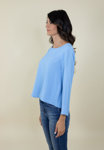 Immagine di Blusa slim scollo barca manica lunga colore pervinca